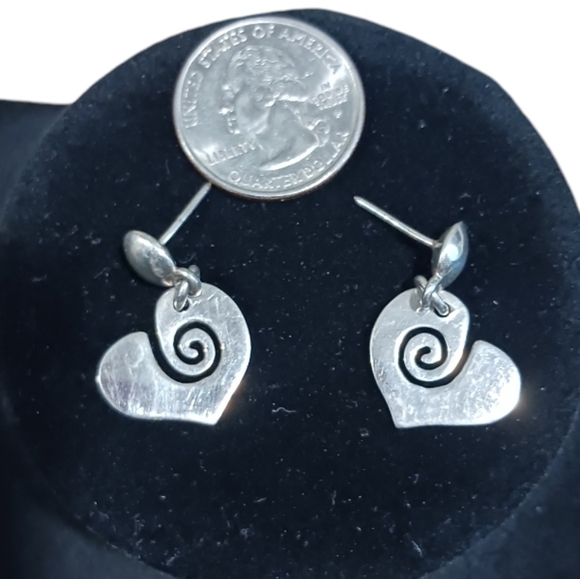 Vintage 950 SILVER Hand Forged Openwork Swirl Heart Dangle Earrings - Picture 6 of 9